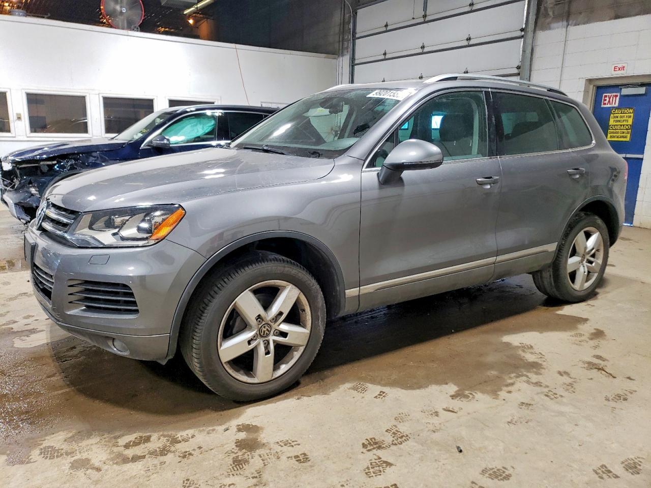 2011 VOLKSWAGEN TOUAREG