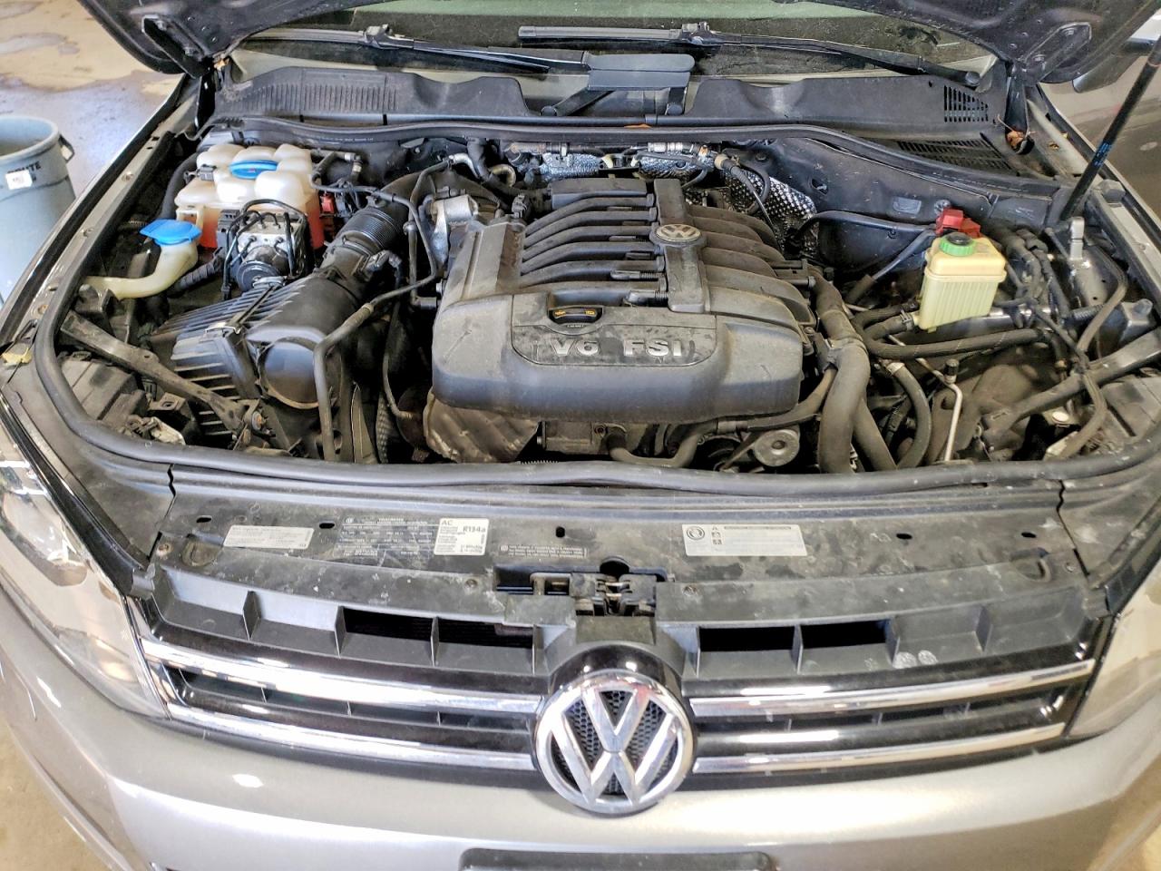 2011 VOLKSWAGEN TOUAREG V6 photo 12