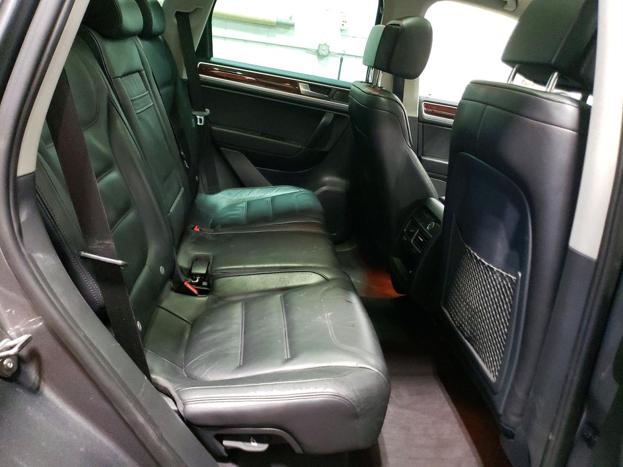 2011 VOLKSWAGEN TOUAREG V6 photo 11