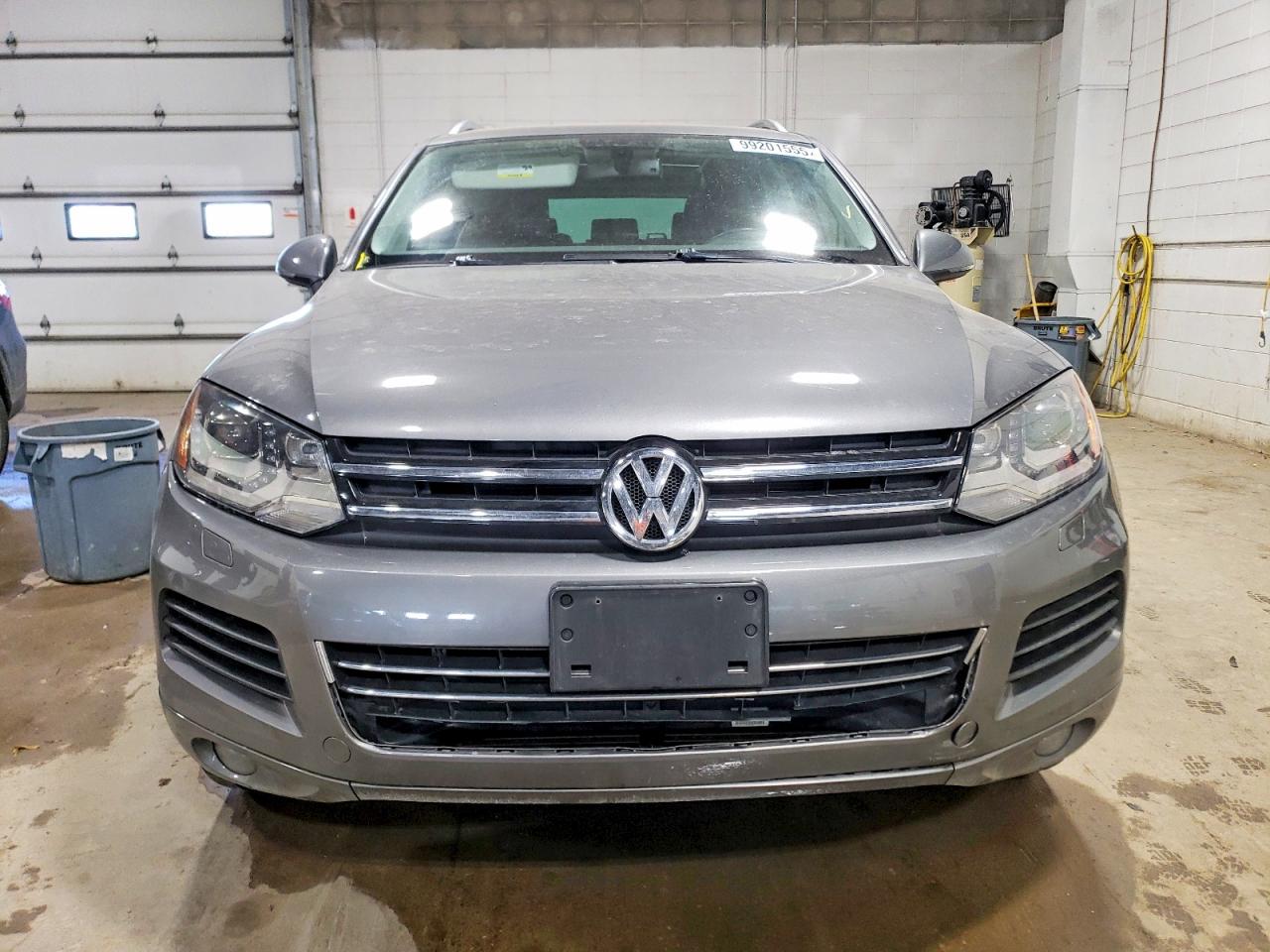 2011 VOLKSWAGEN TOUAREG V6 photo 5