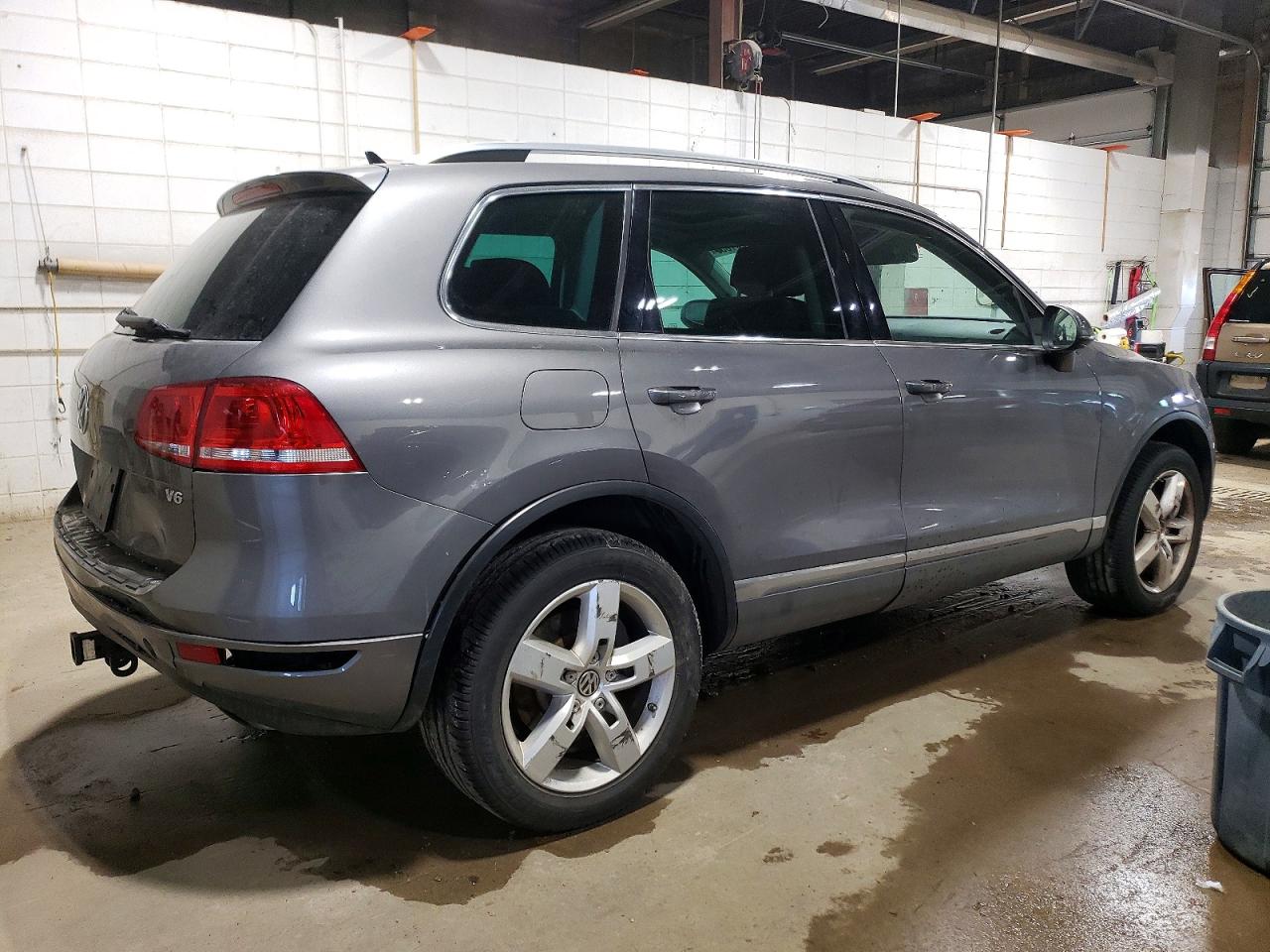2011 VOLKSWAGEN TOUAREG V6 photo 3