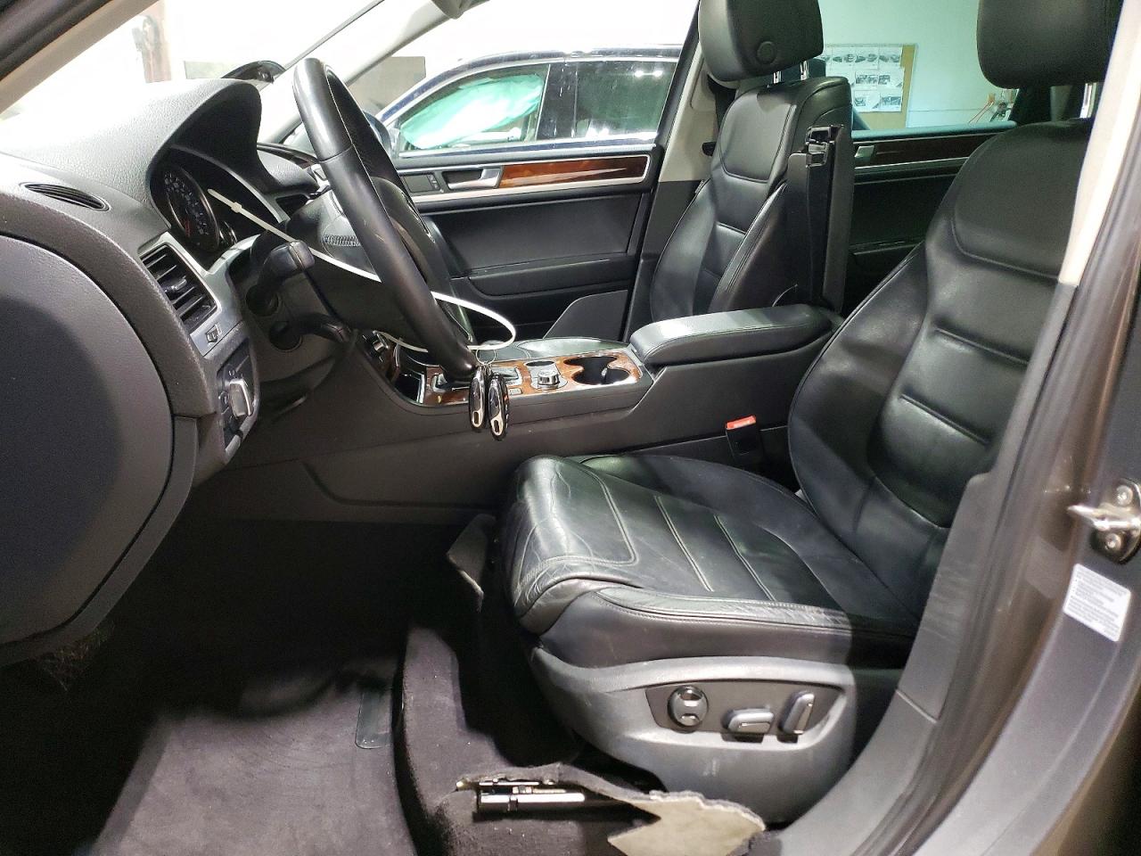 2011 VOLKSWAGEN TOUAREG V6 photo 7