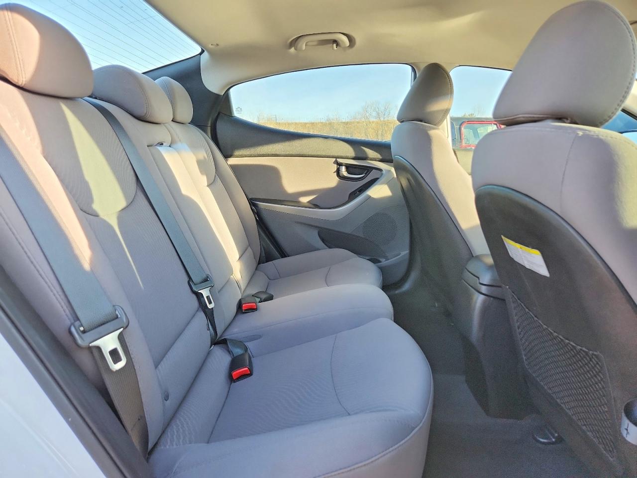 2016 HYUNDAI ELANTRA SE photo 10