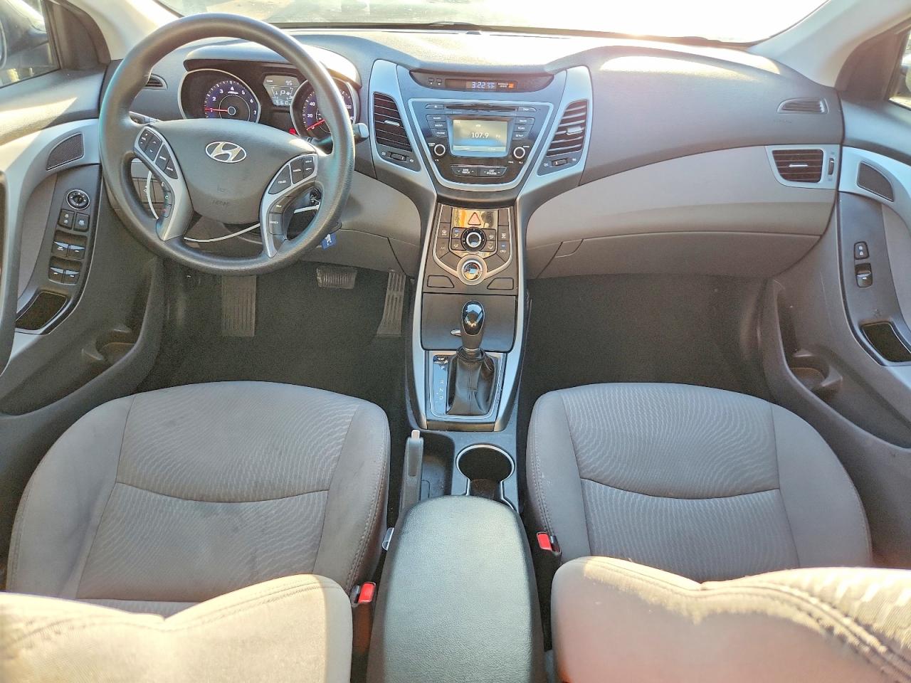 2016 HYUNDAI ELANTRA SE photo 8