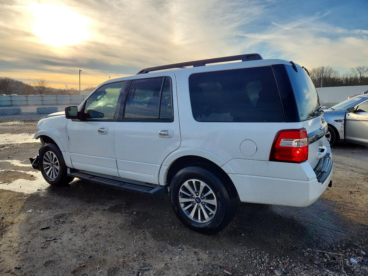 2017 FORD EXPEDITION XLT photo 3