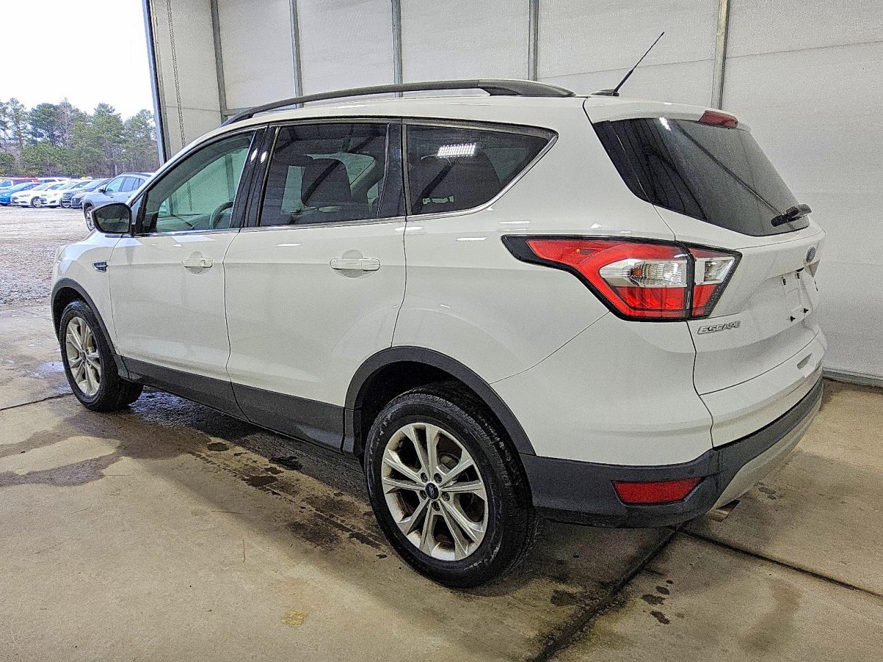 2017 FORD ESCAPE SE photo 2