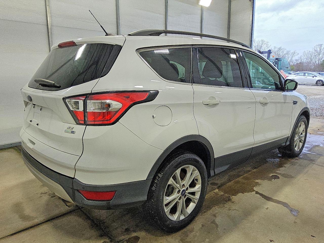 2017 FORD ESCAPE SE photo 3