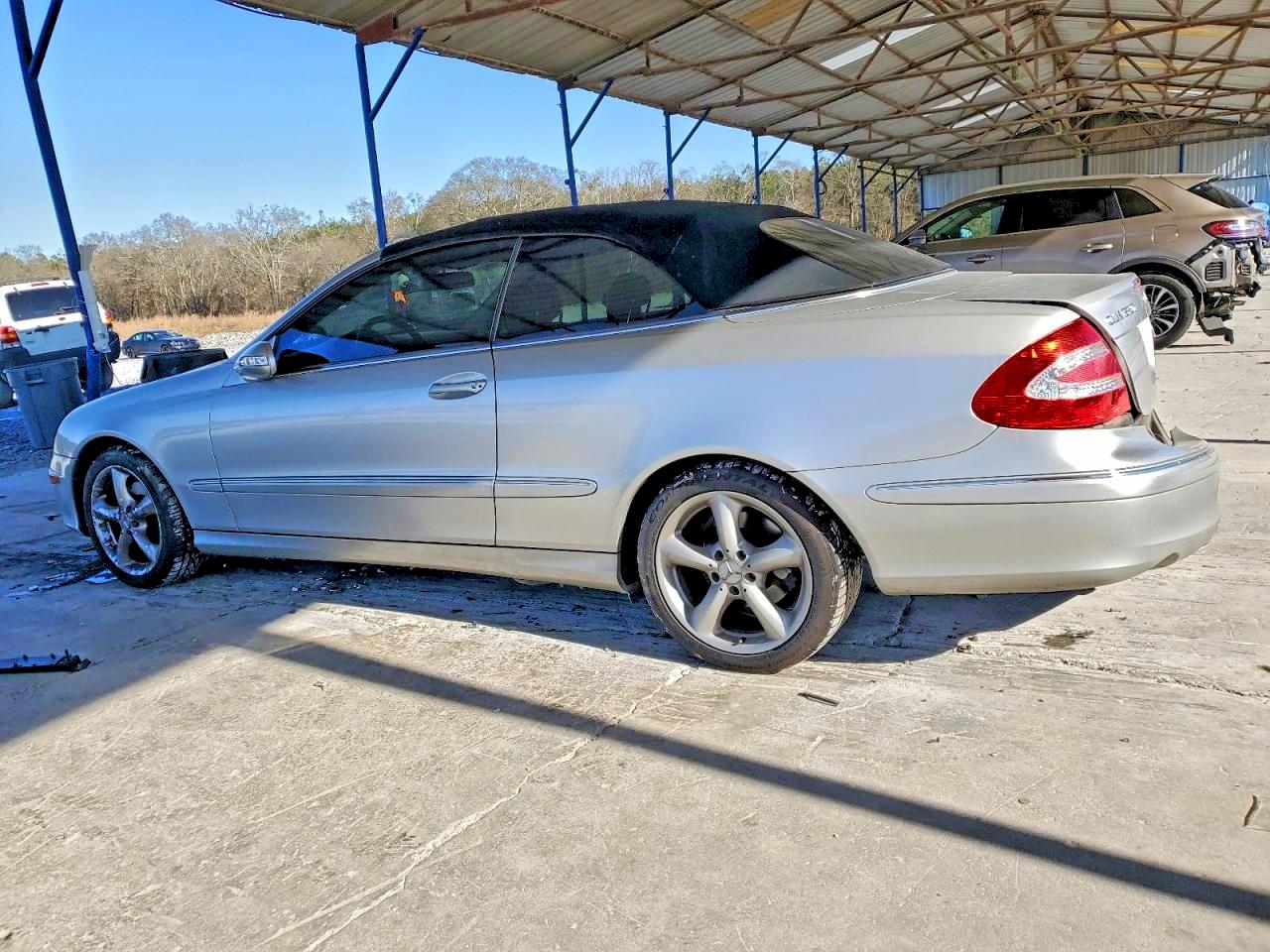 2005 MERCEDES-BENZ CLK 320 photo 2