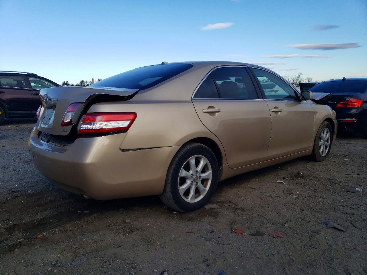 2010 TOYOTA CAMRY BASE photo 3