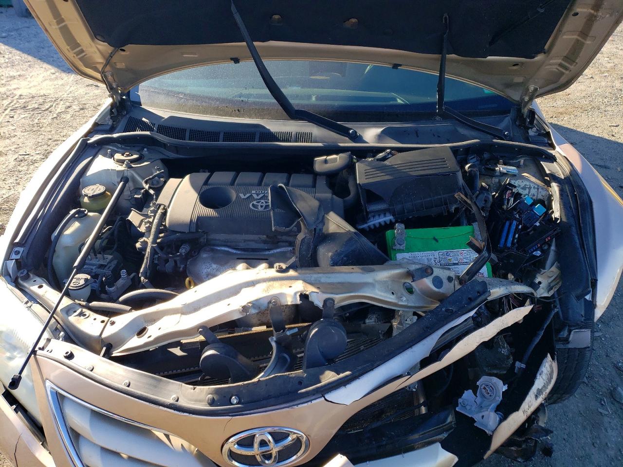 2010 TOYOTA CAMRY BASE photo 11