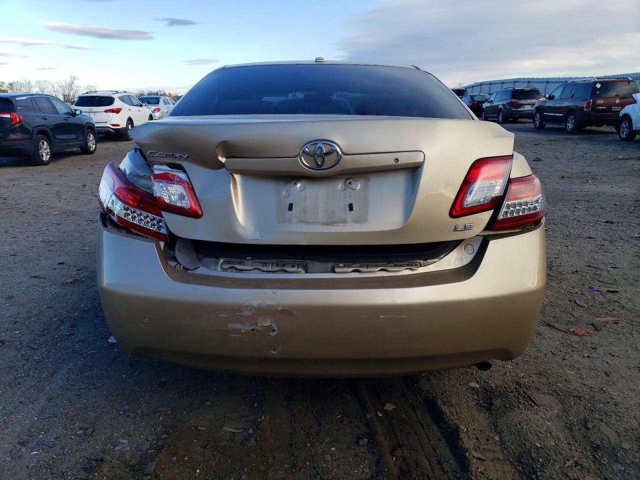 2010 TOYOTA CAMRY BASE photo 6