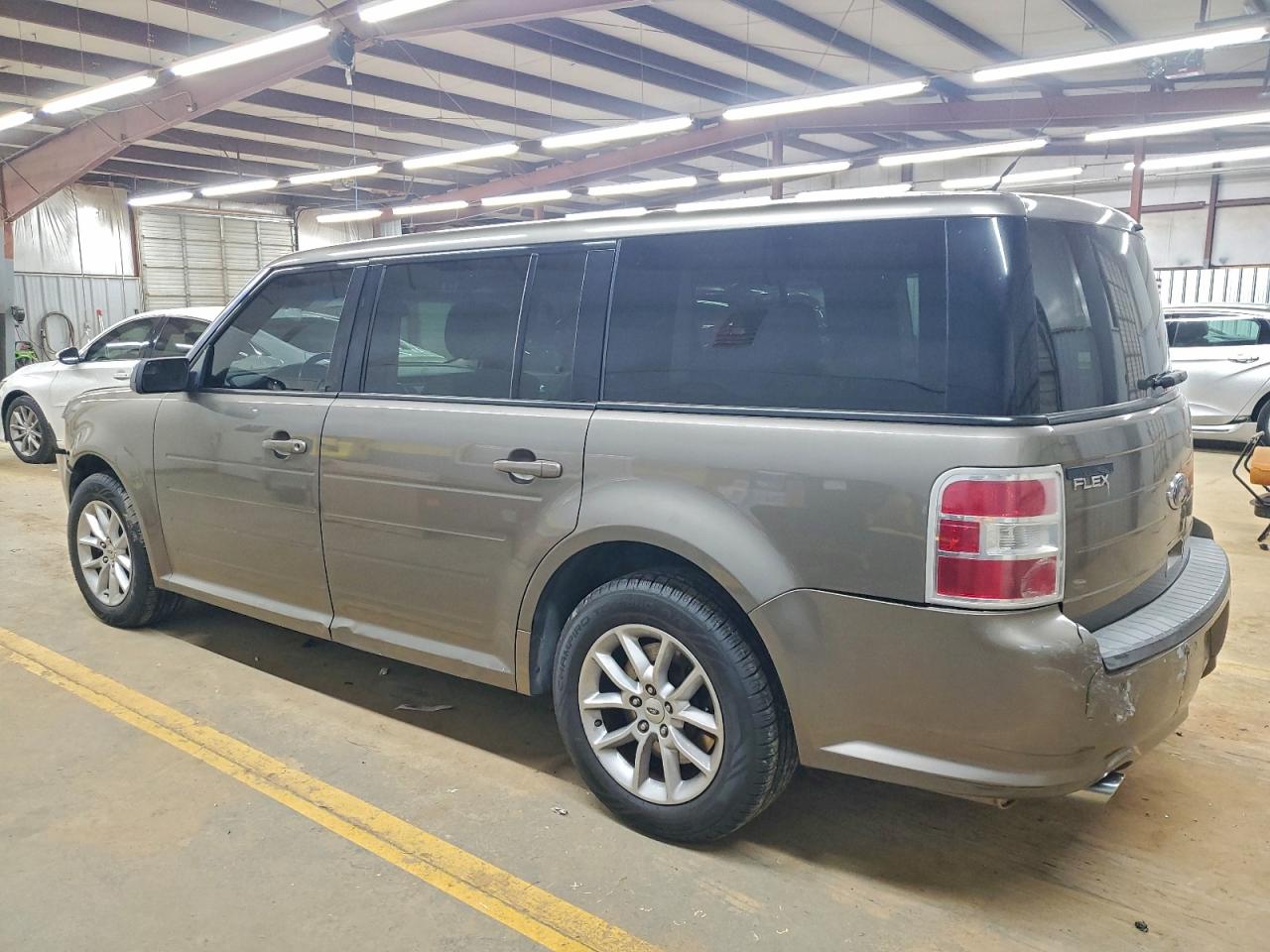 2014 FORD FLEX SE photo 2