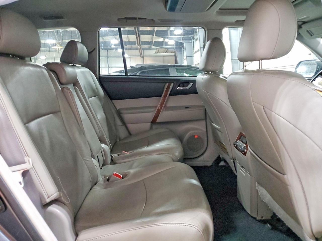 2011 TOYOTA HIGHLANDER LIMITED photo 11