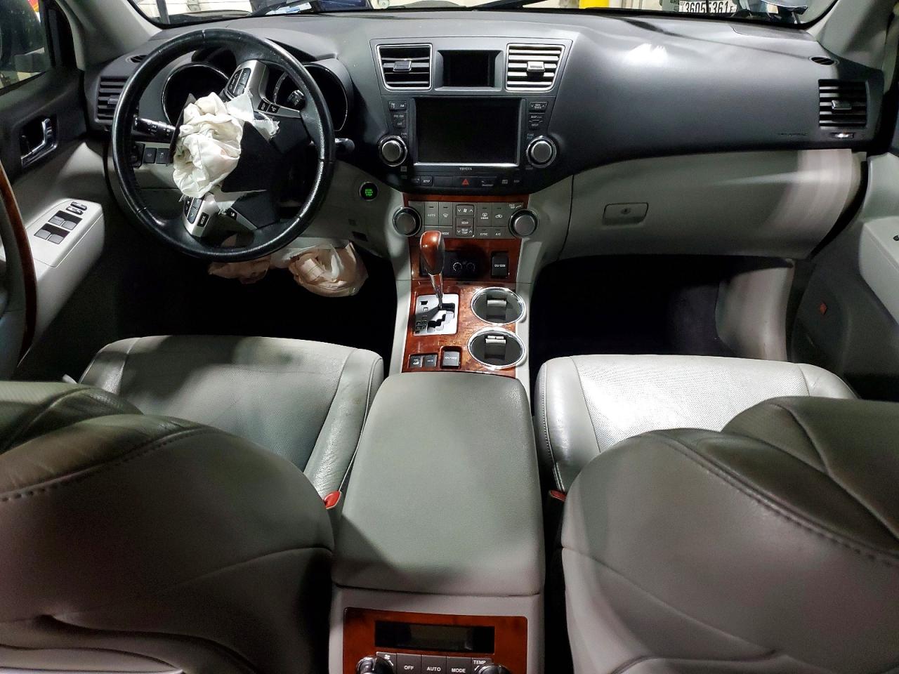 2011 TOYOTA HIGHLANDER LIMITED photo 8