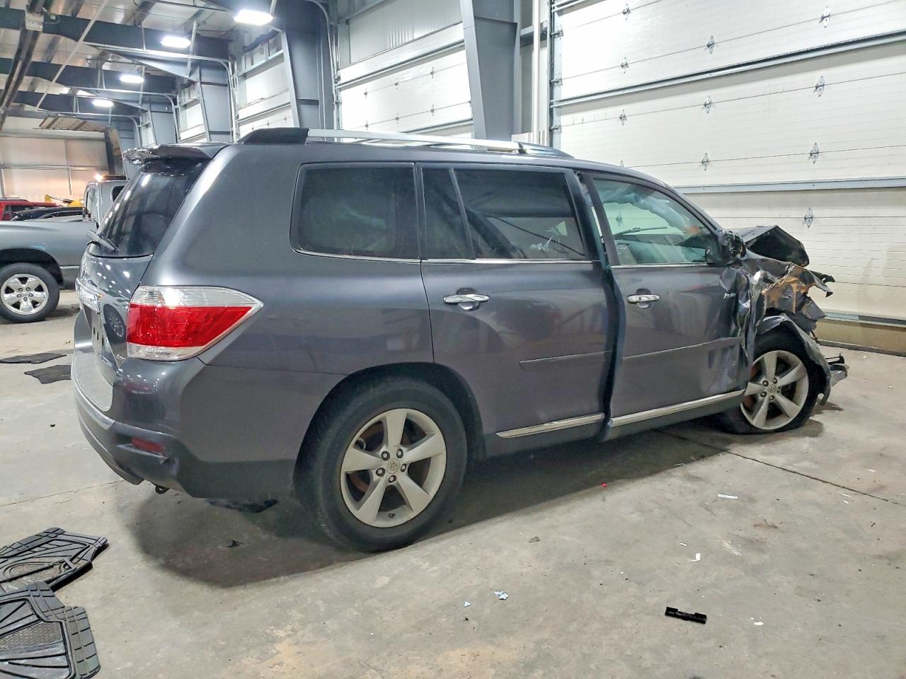 2011 TOYOTA HIGHLANDER LIMITED photo 3