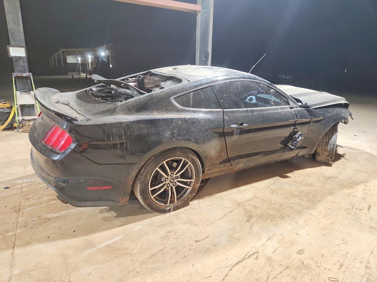 2017 FORD MUSTANG photo 3