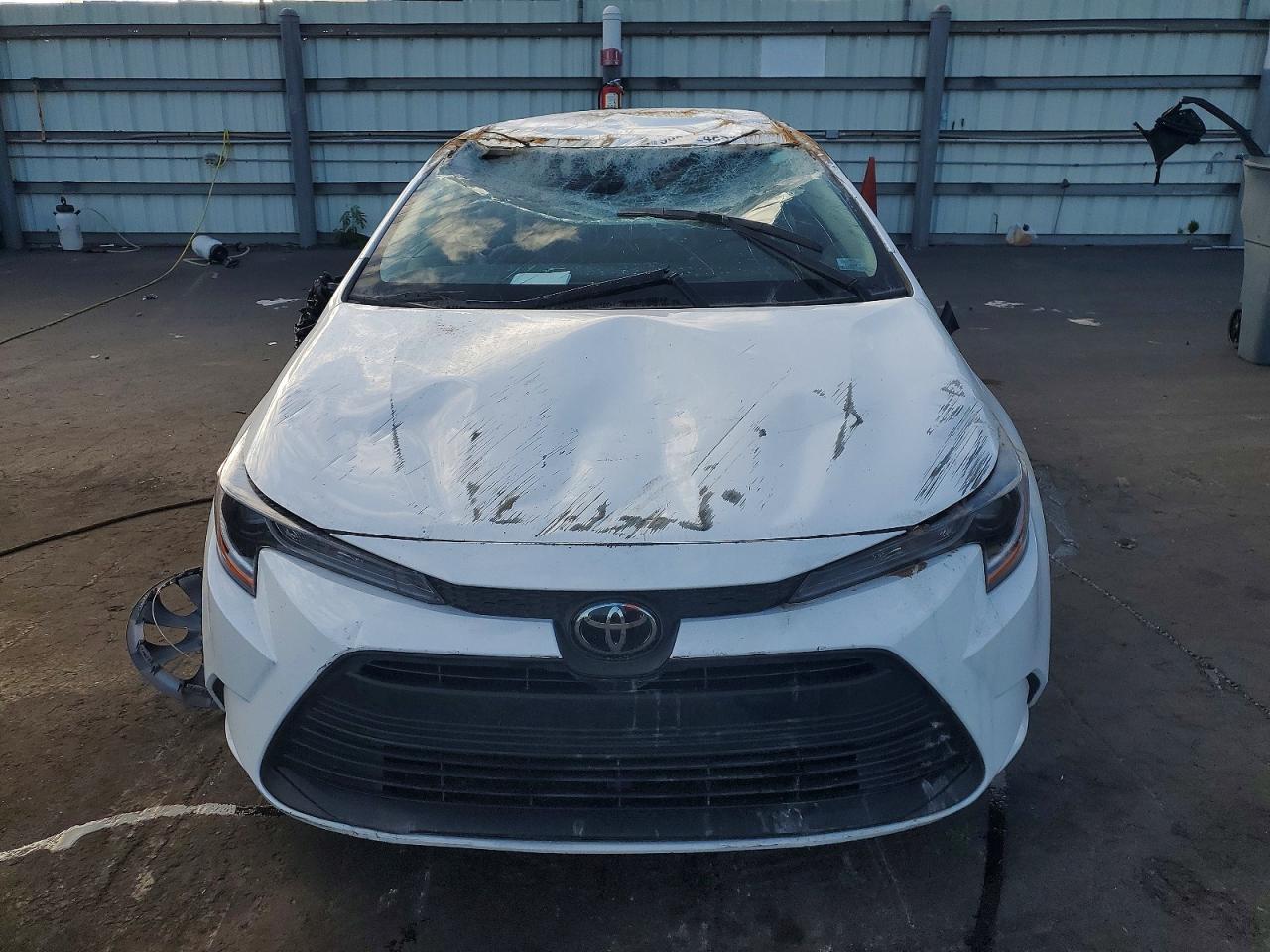 2025 TOYOTA COROLLA LE photo 5