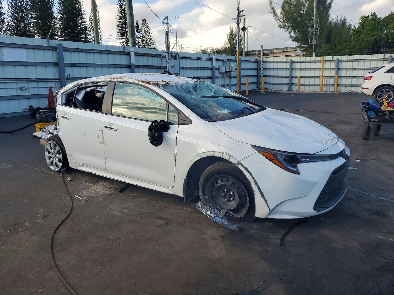 2025 TOYOTA COROLLA LE photo 4