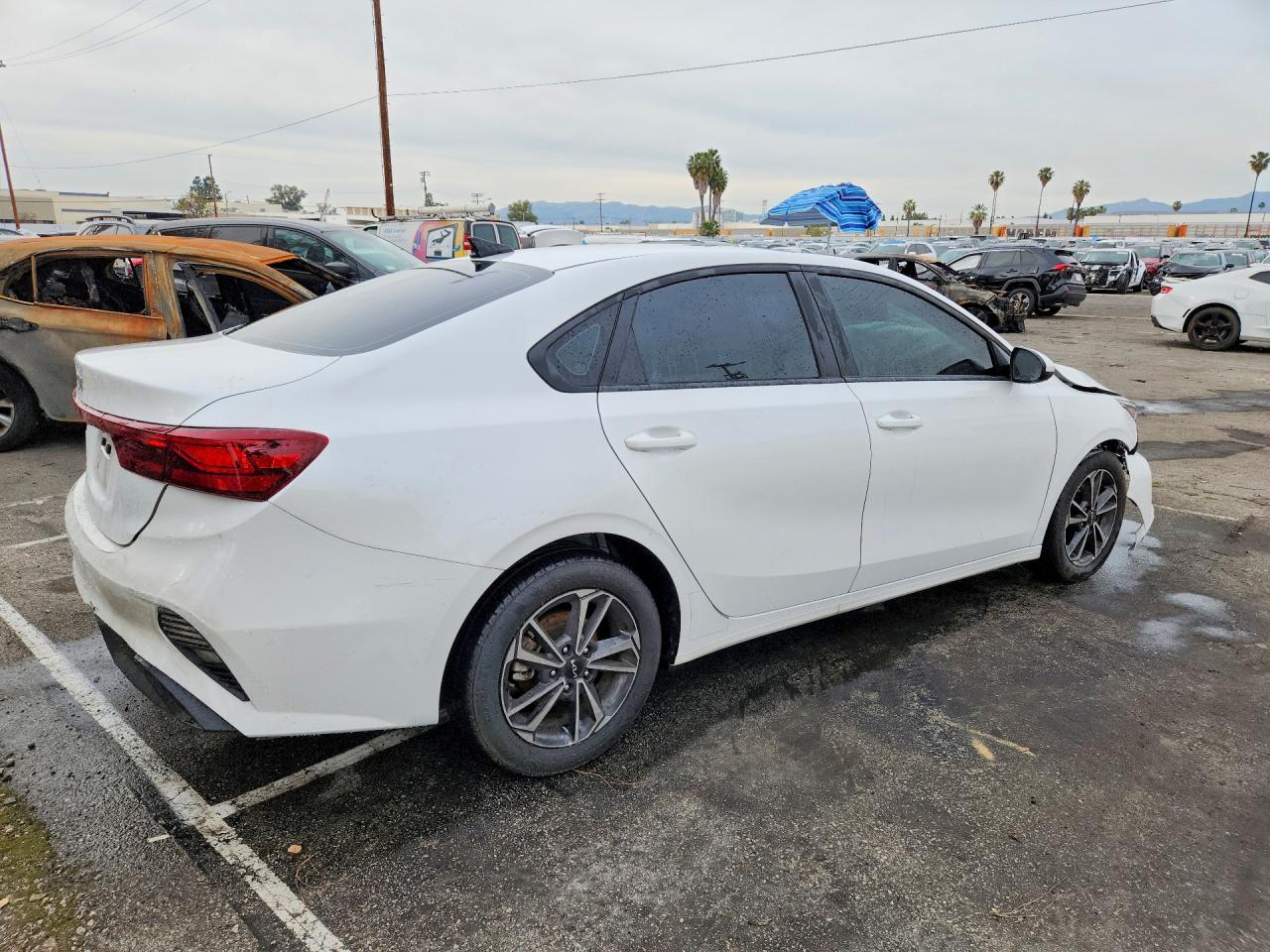 2024 KIA FORTE LX photo 3