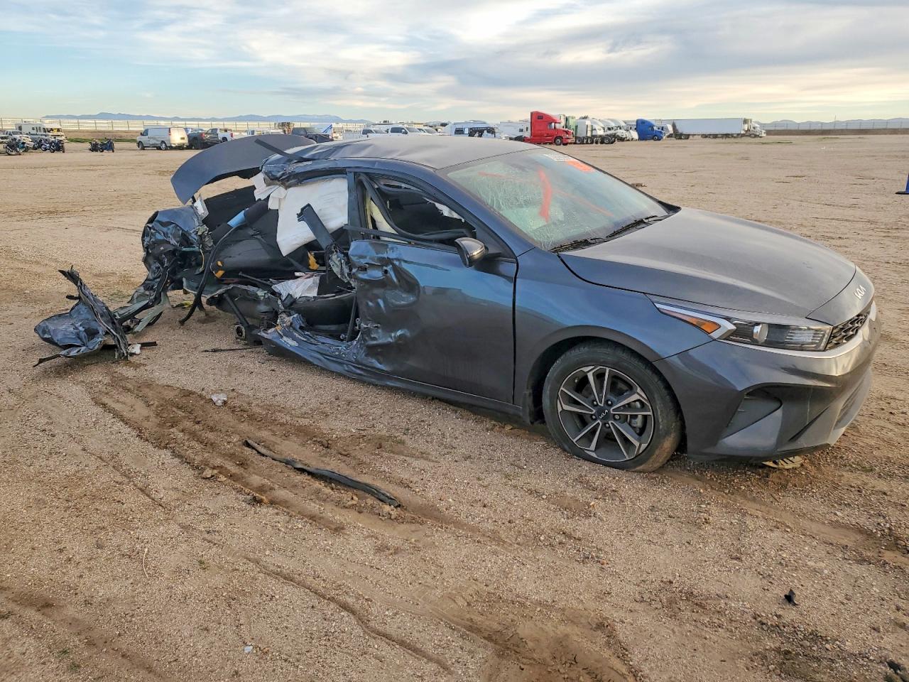 2024 KIA FORTE LX photo 4