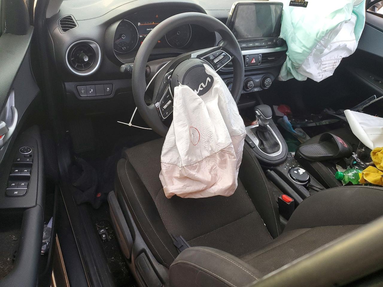 2024 KIA FORTE LX photo 8