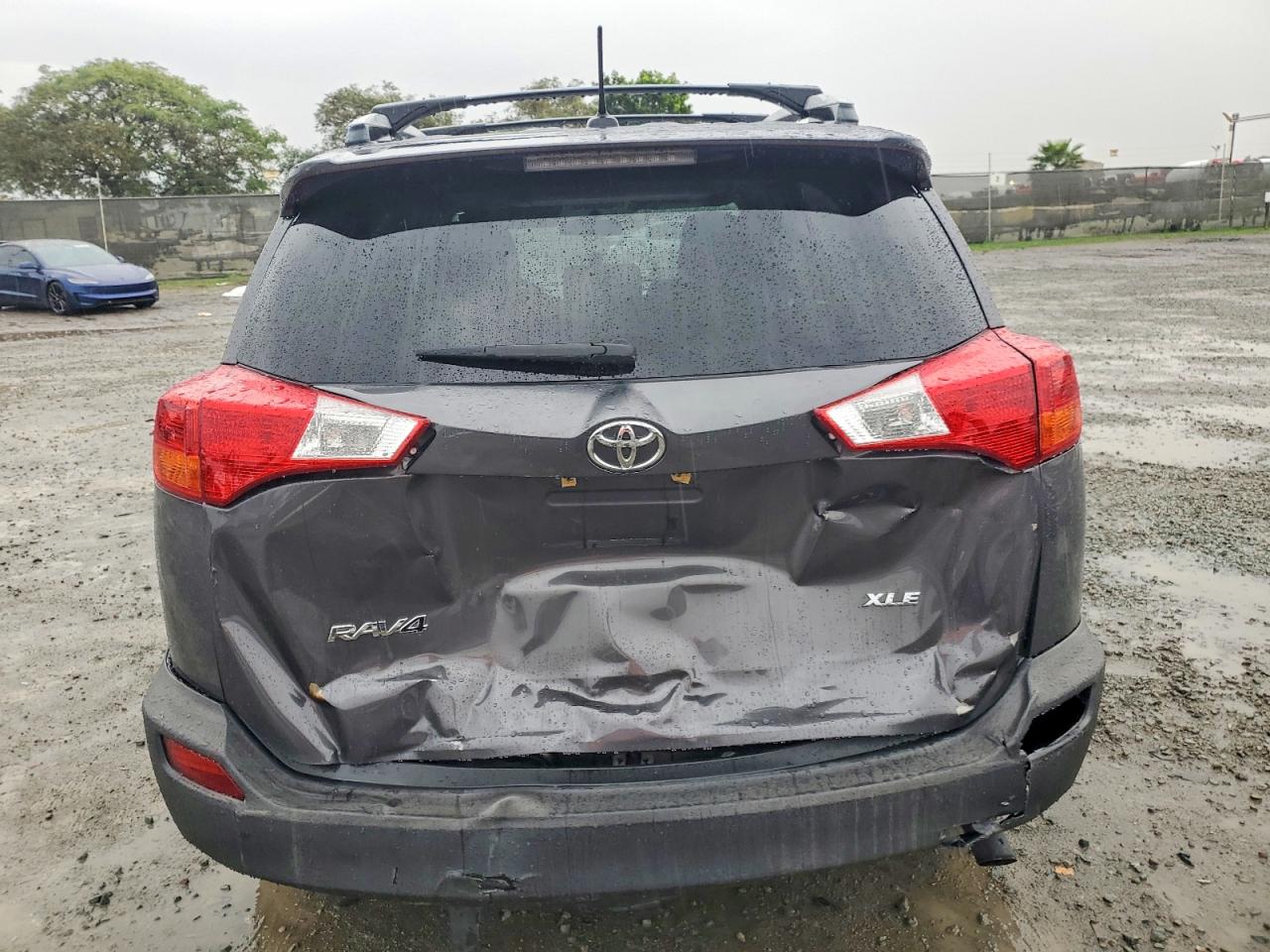 2015 TOYOTA RAV4 XLE photo 6