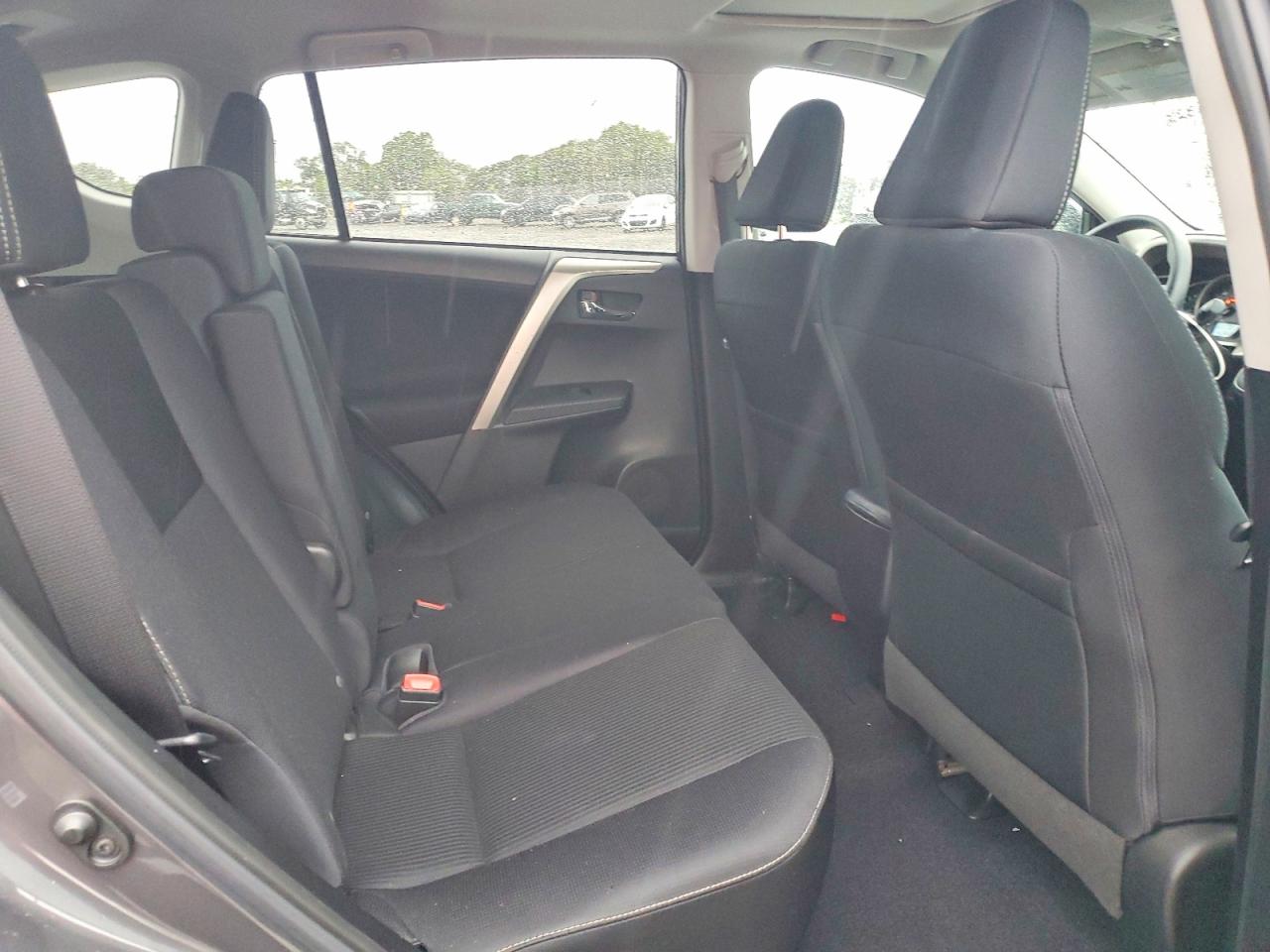 2015 TOYOTA RAV4 XLE photo 11