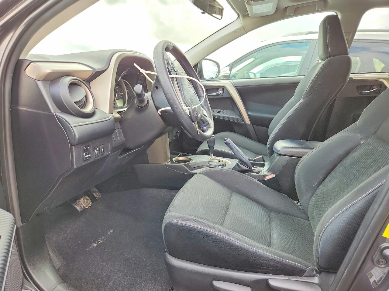 2015 TOYOTA RAV4 XLE photo 7