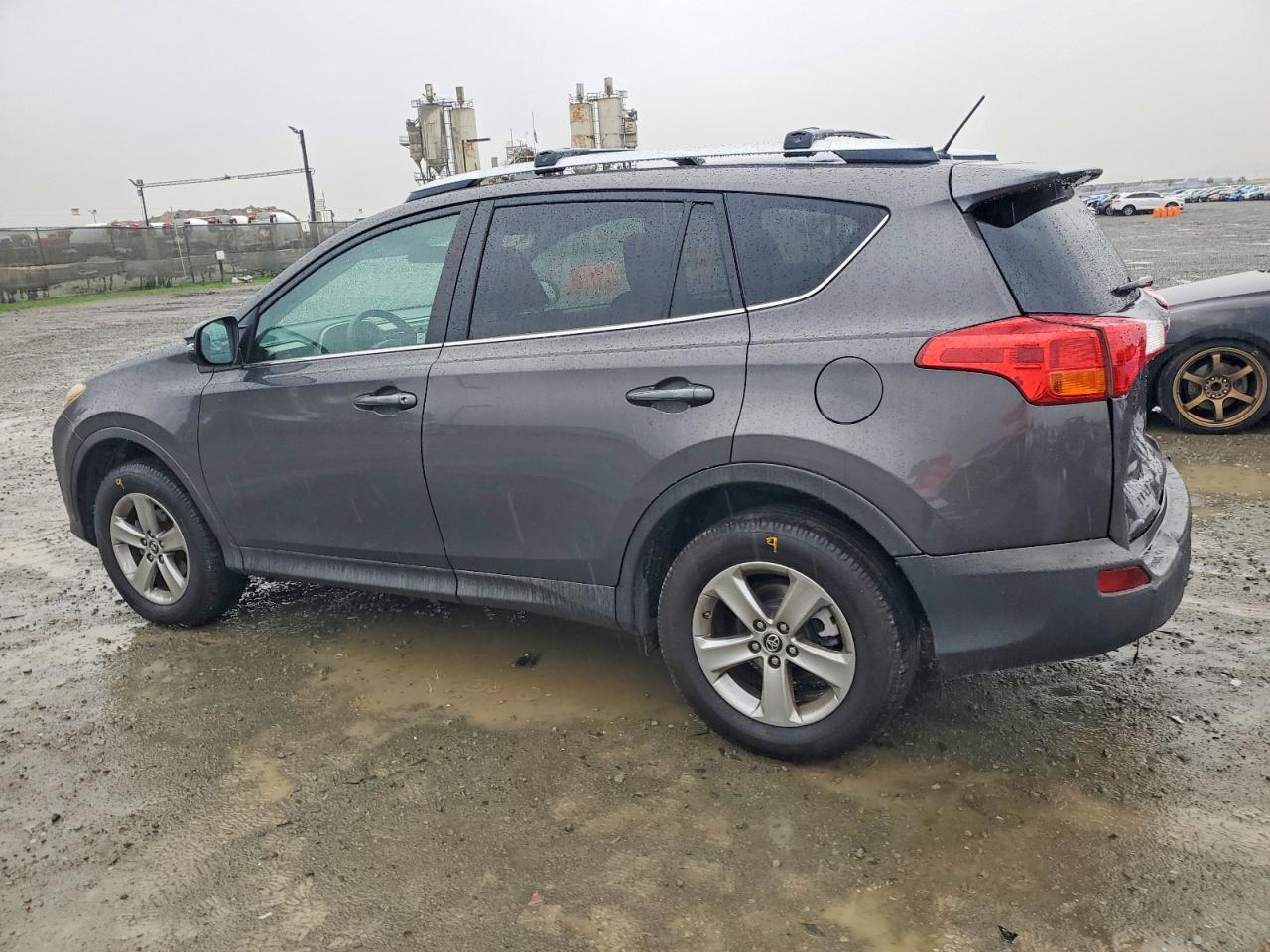 2015 TOYOTA RAV4 XLE photo 2