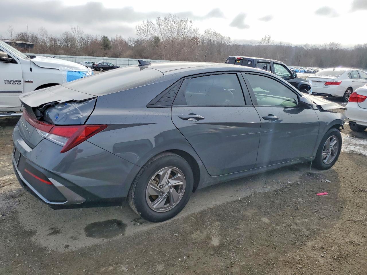 2024 HYUNDAI ELANTRA SE photo 3