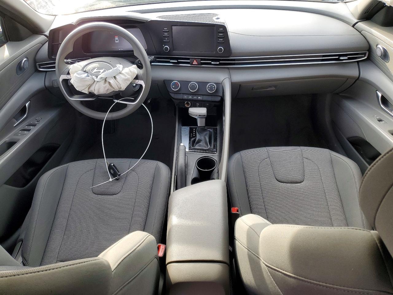 2024 HYUNDAI ELANTRA SE photo 8