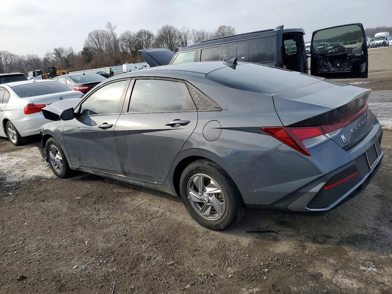 2024 HYUNDAI ELANTRA SE photo 2