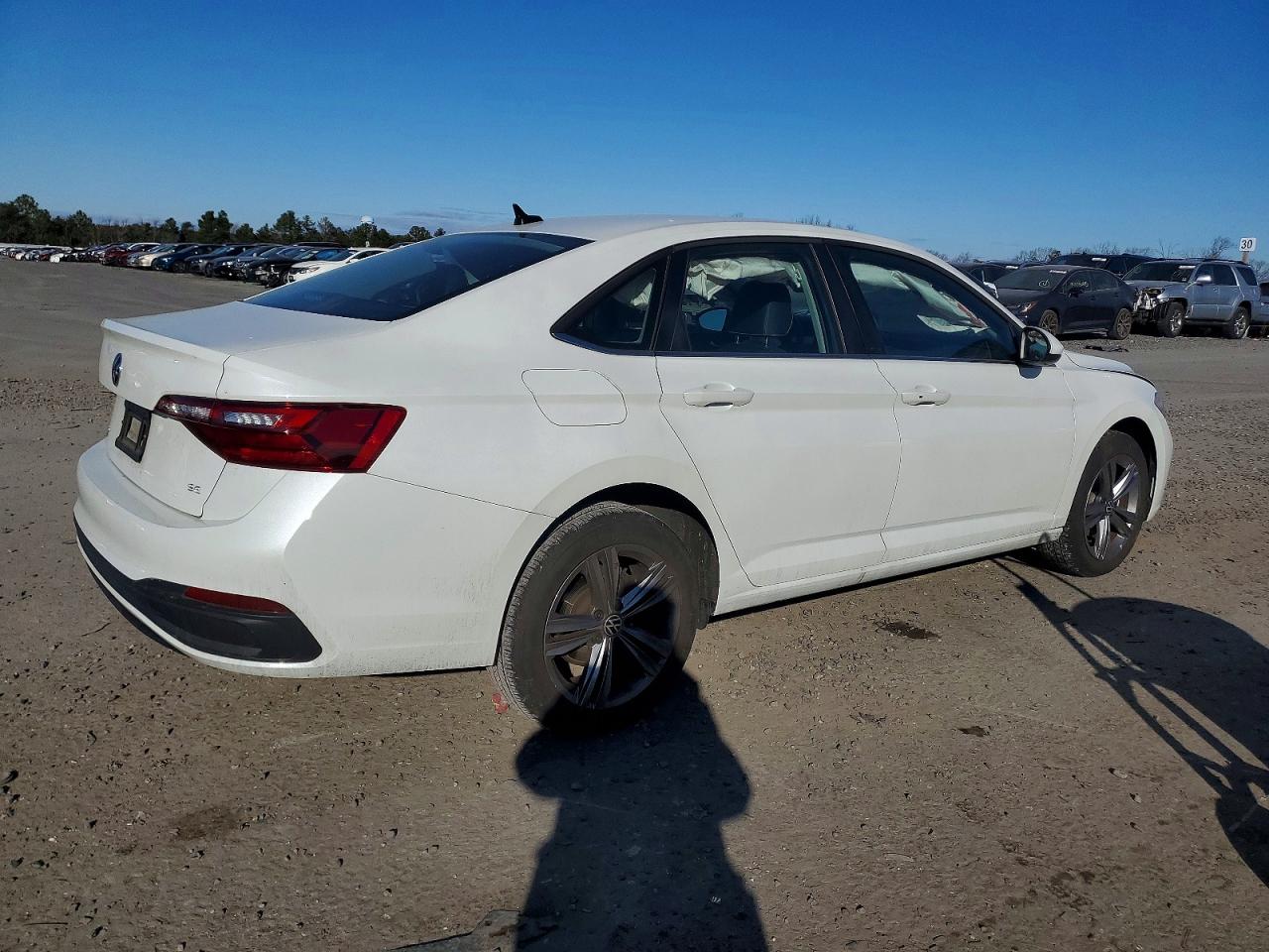 2023 VOLKSWAGEN JETTA SE photo 3
