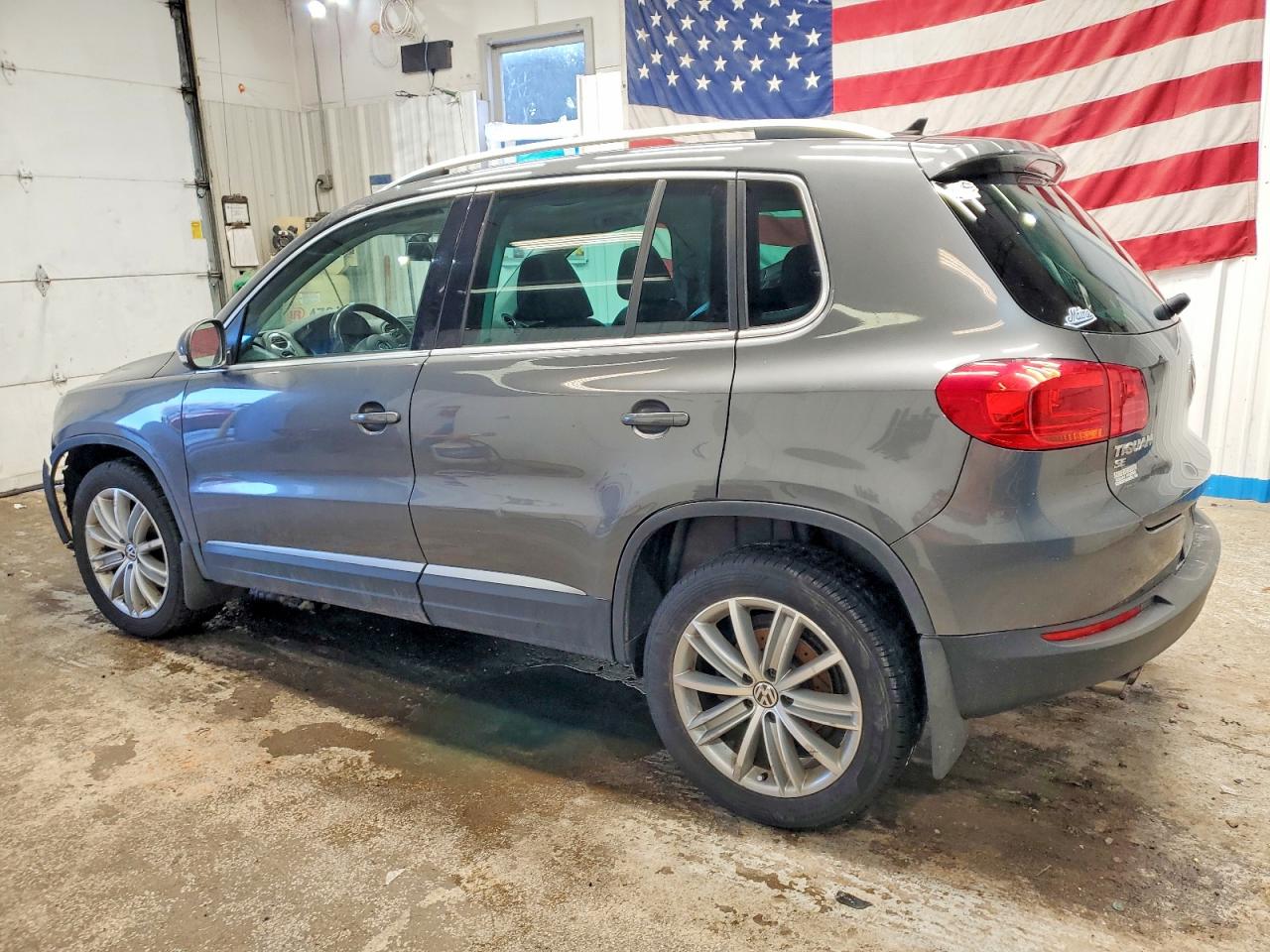 2016 VOLKSWAGEN TIGUAN S photo 2