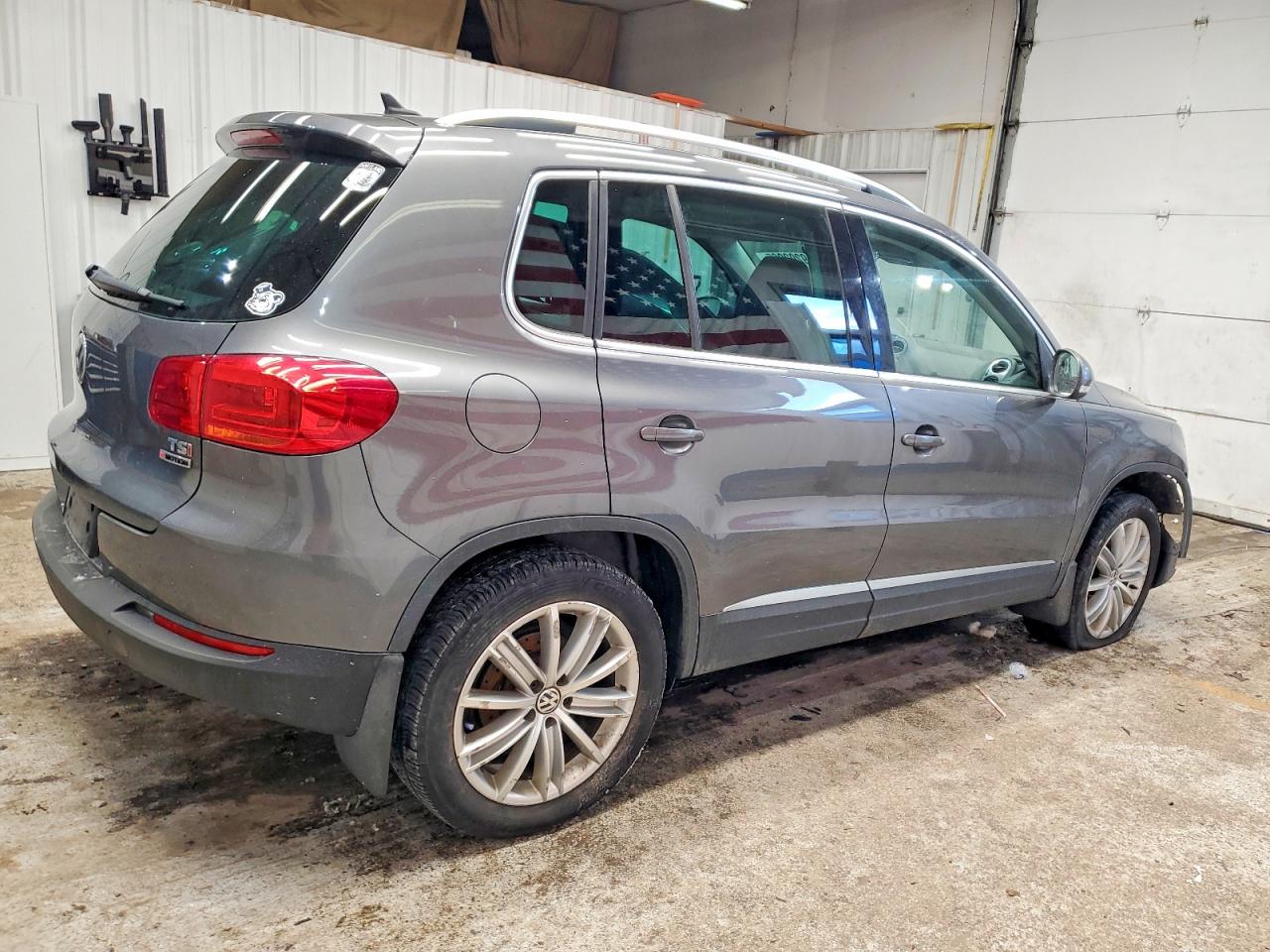 2016 VOLKSWAGEN TIGUAN S photo 3