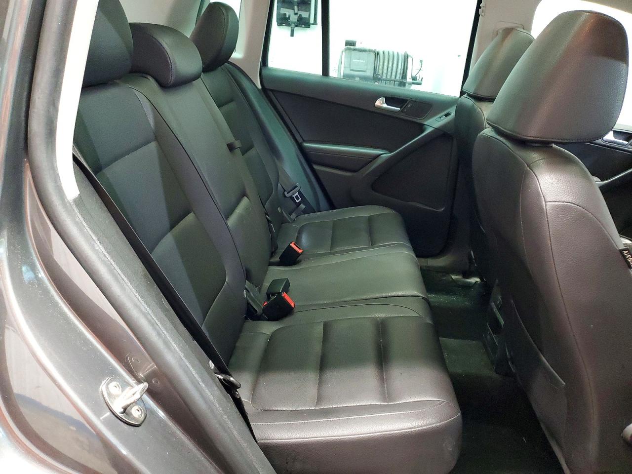 2016 VOLKSWAGEN TIGUAN S photo 11