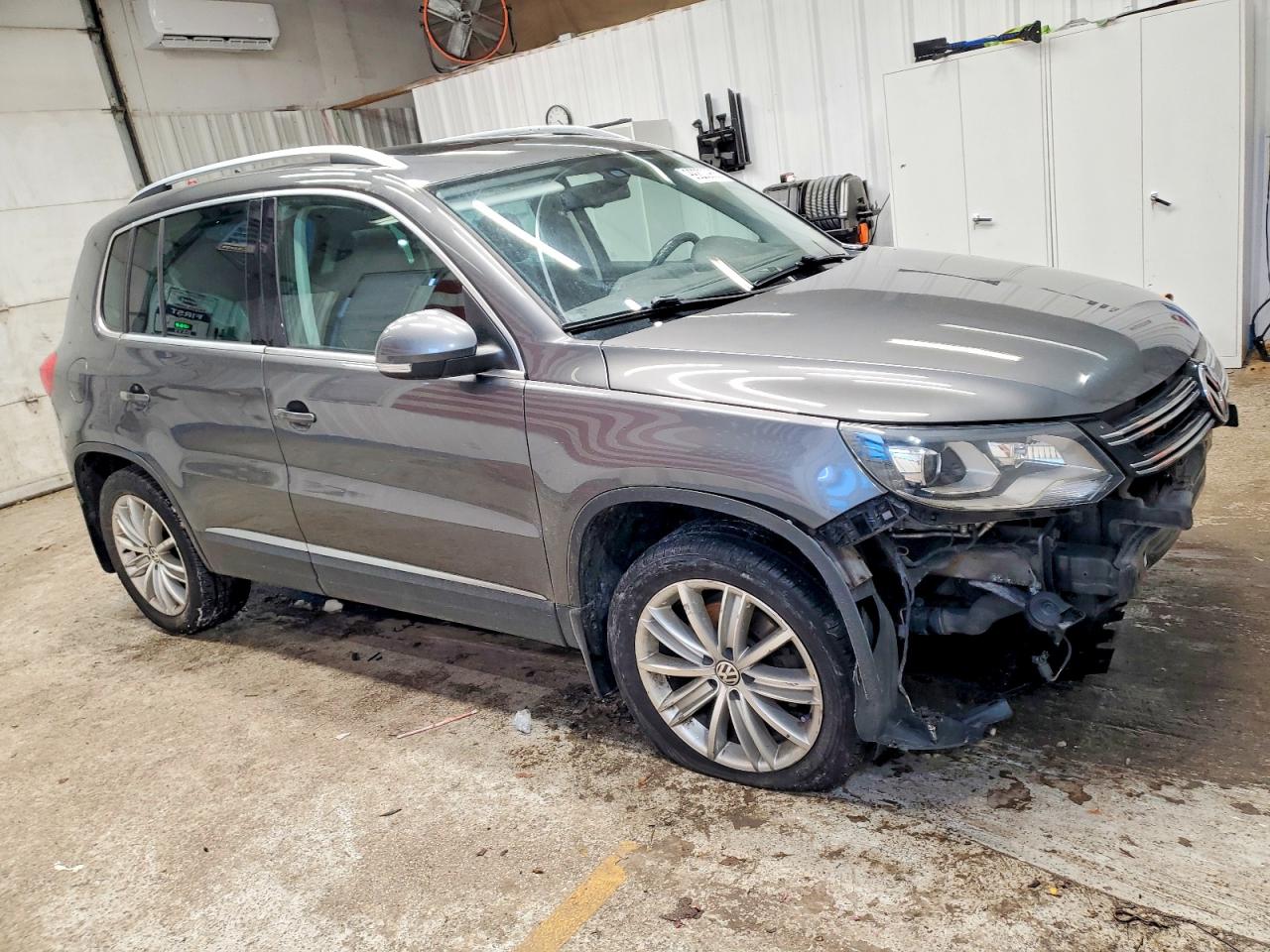 2016 VOLKSWAGEN TIGUAN S photo 4