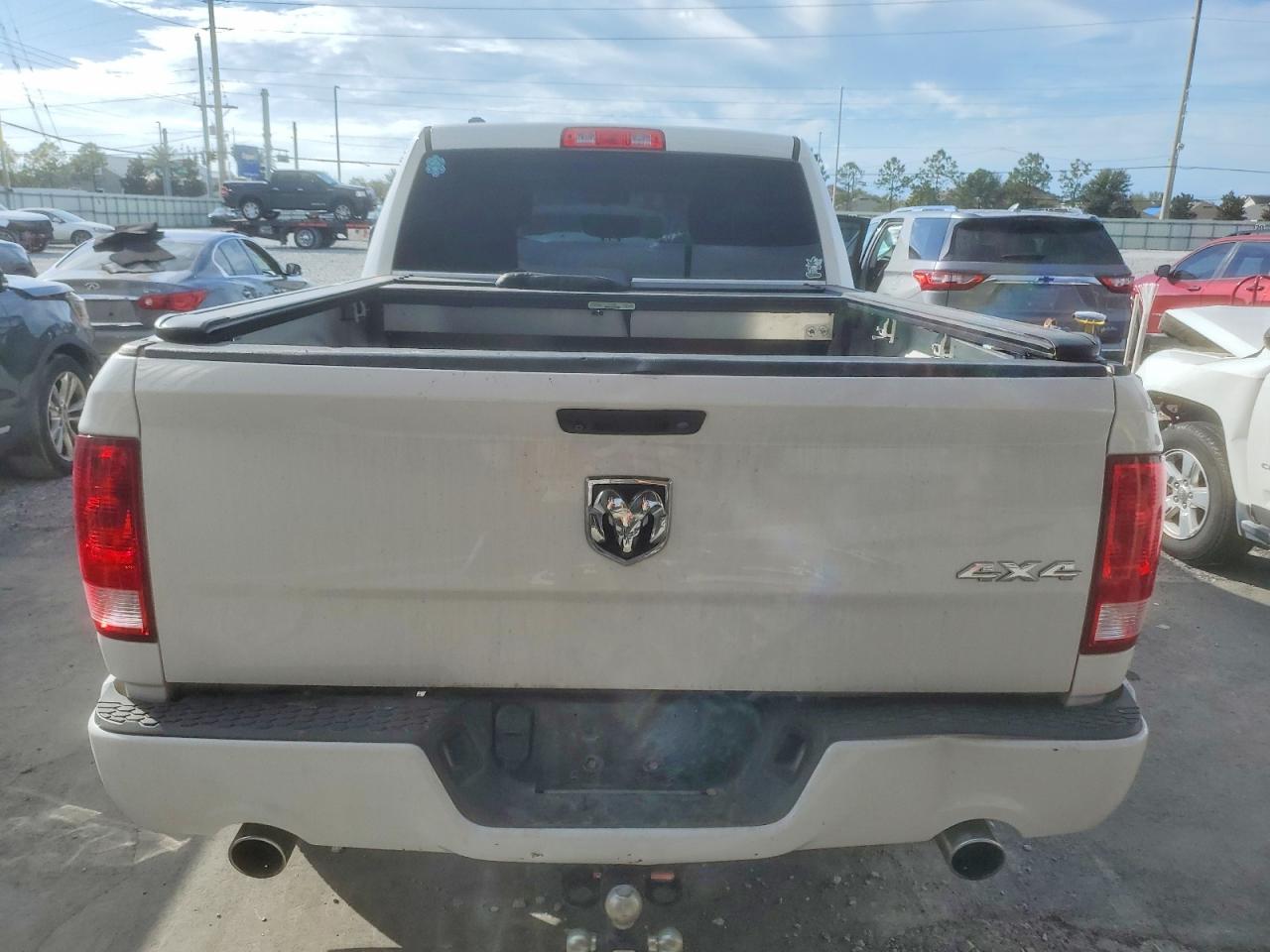 2016 RAM 1500 ST photo 6