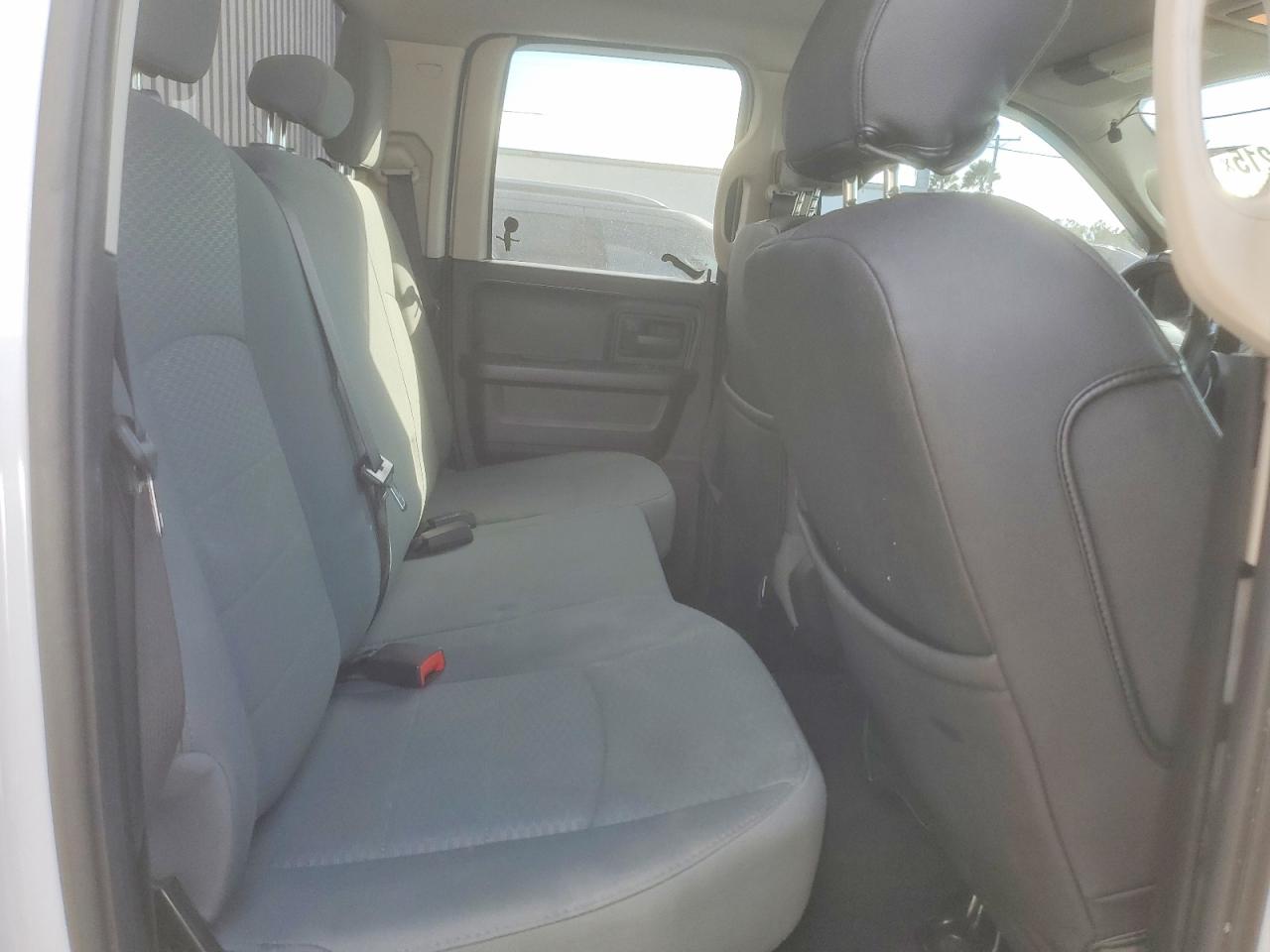 2016 RAM 1500 ST photo 10