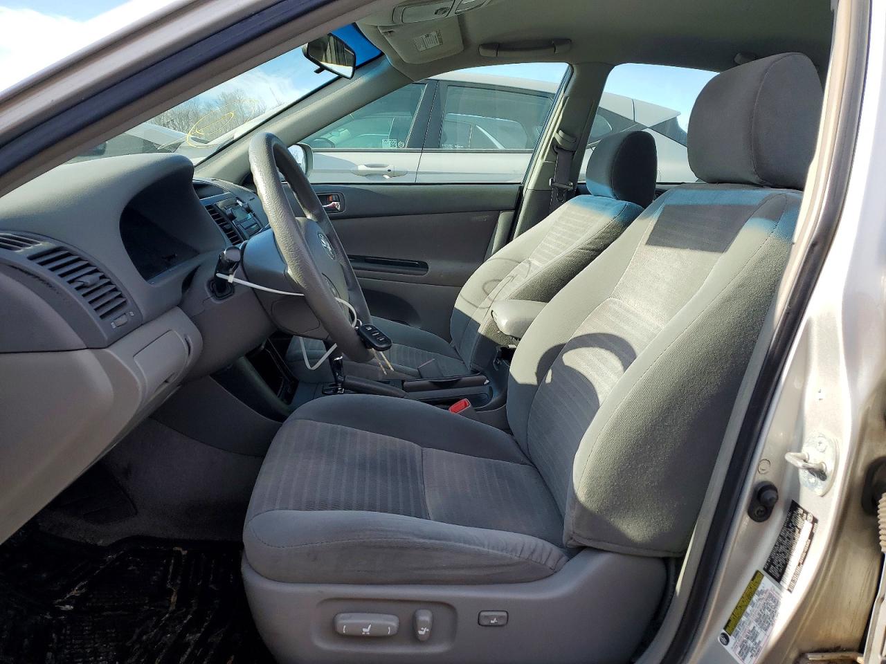 2006 TOYOTA CAMRY LE photo 7