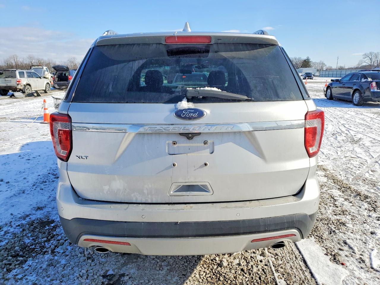 2017 FORD EXPLORER XLT photo 6