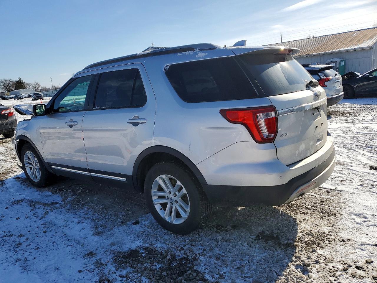 2017 FORD EXPLORER XLT photo 2