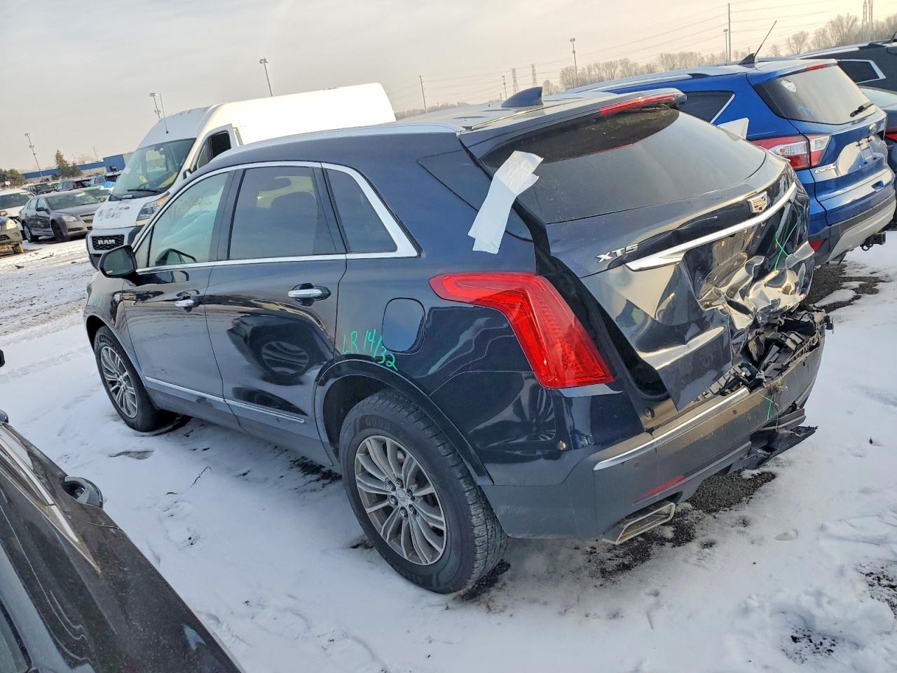 2017 CADILLAC XT5 LUXURY photo 2