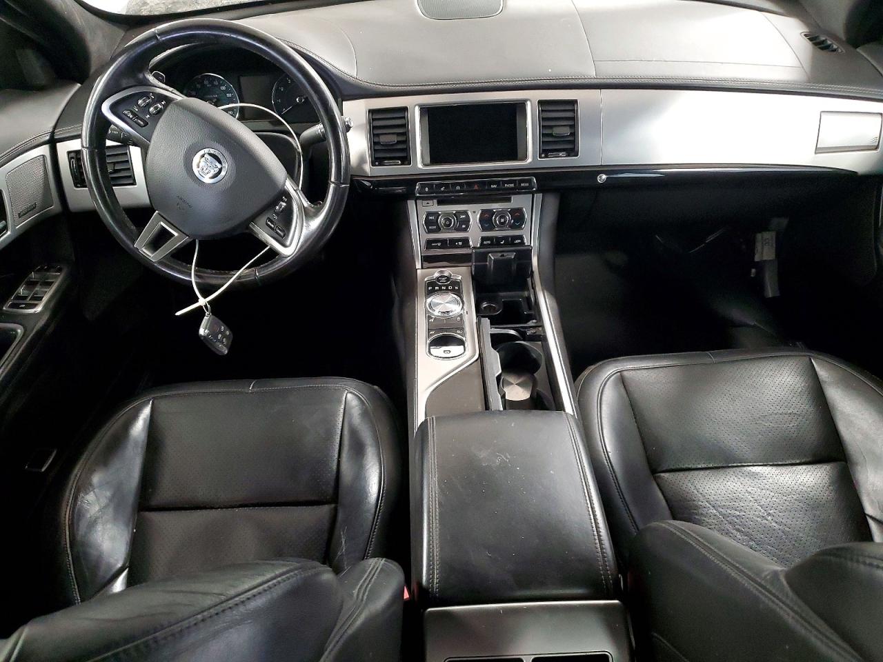 2013 JAGUAR XF photo 8