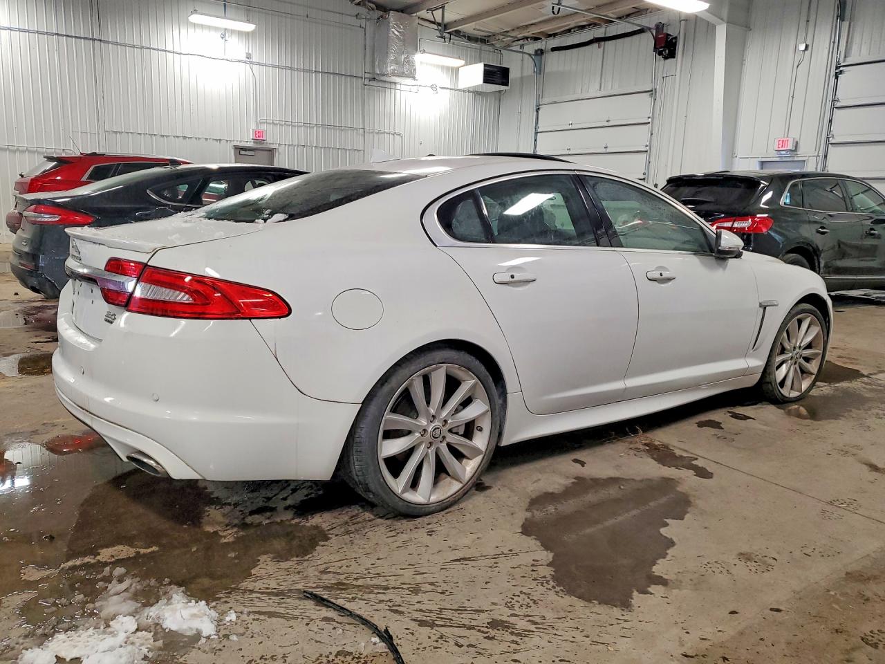 2013 JAGUAR XF photo 3