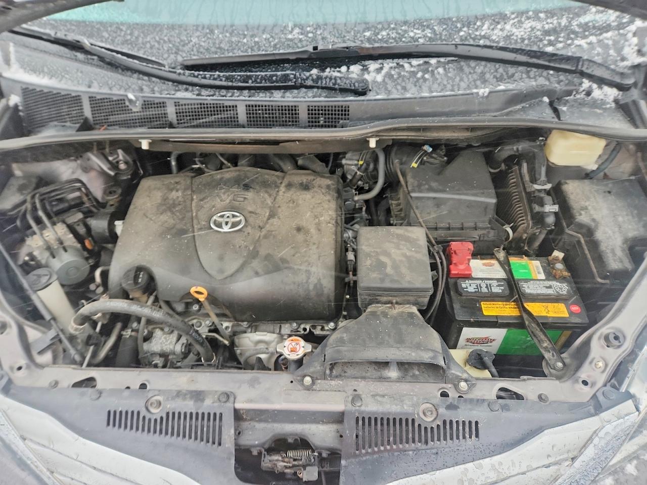 2017 TOYOTA SIENNA XLE photo 12