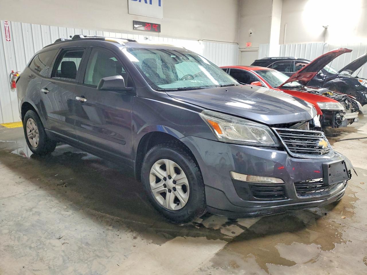 2014 CHEVROLET TRAVERSE LS photo 4