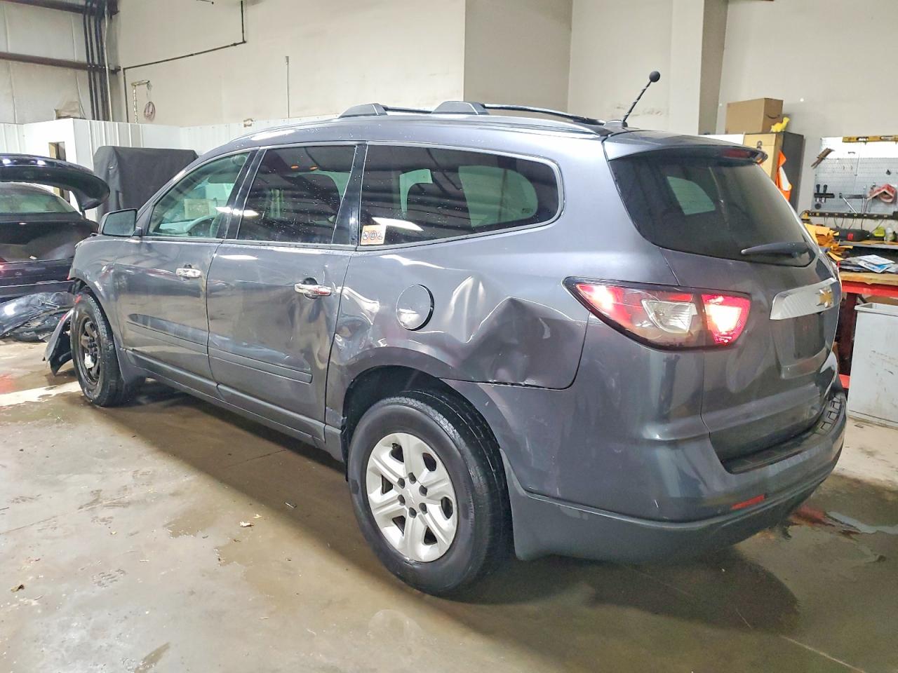 2014 CHEVROLET TRAVERSE LS photo 2