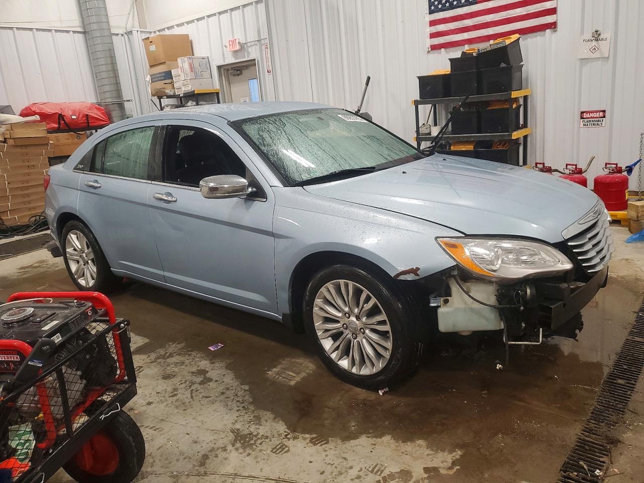 2013 CHRYSLER 200 LIMITED photo 4