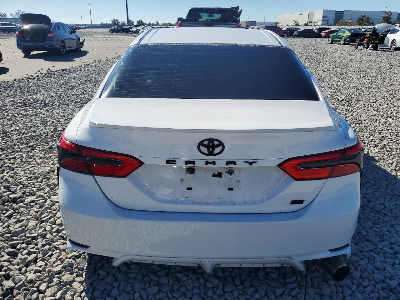 2018 TOYOTA CAMRY L photo 6